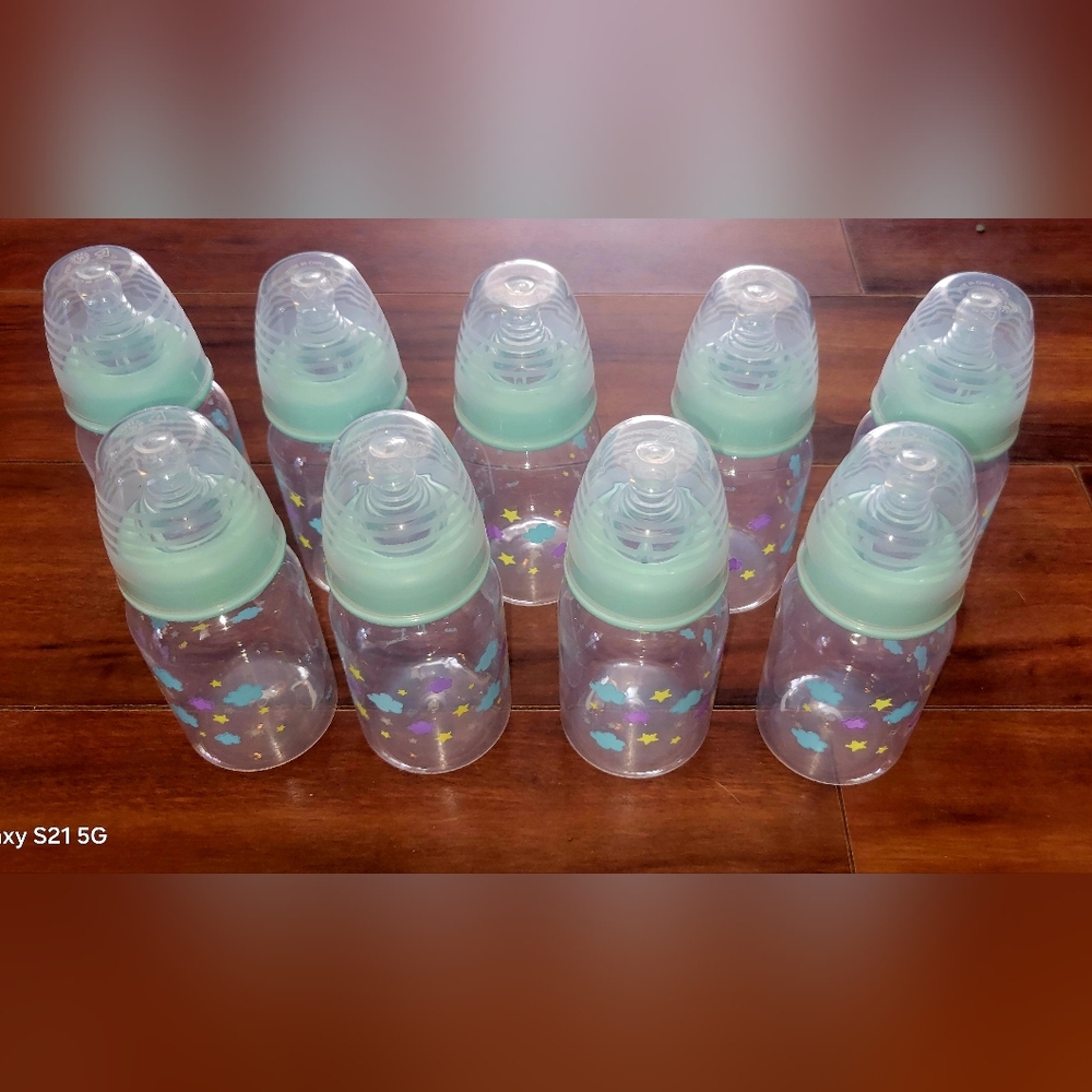 EUC Set of 9 Parents Choice Plastic Baby Bottles with Mint Green Caps 5oz